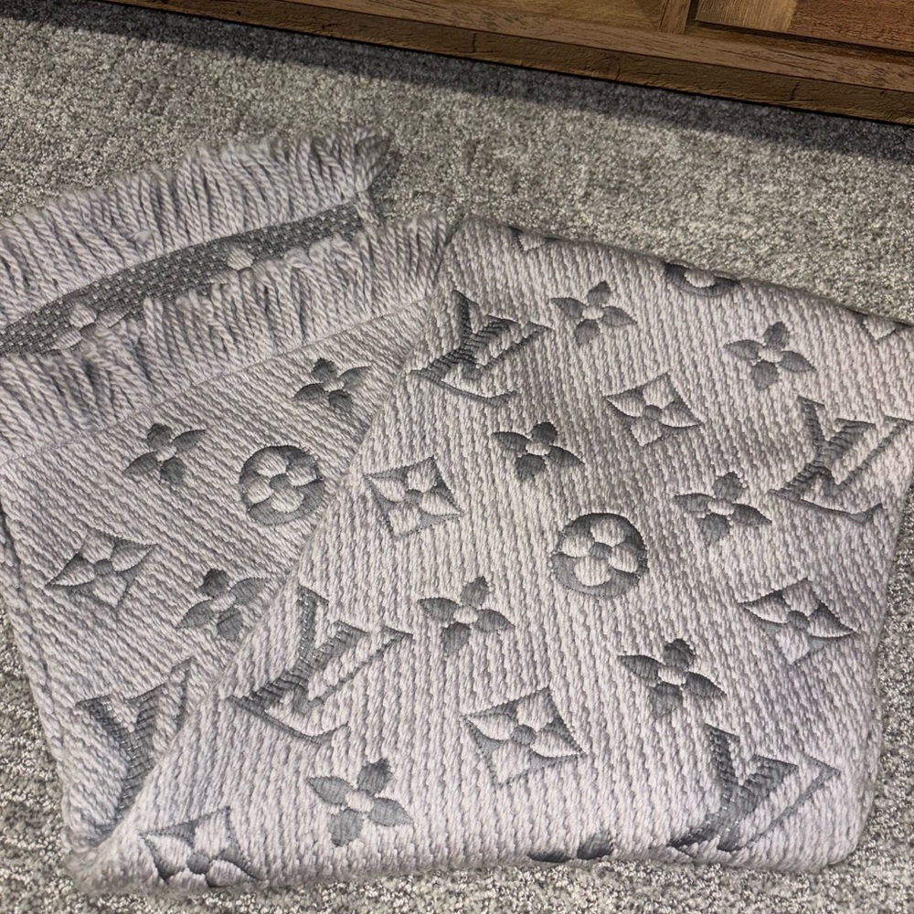 Louis Vuitton Gray Monogram Scarf